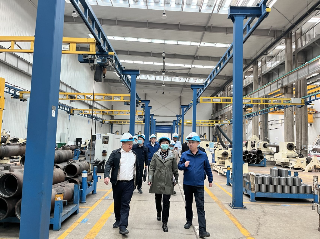 河南省科技厅副厅长陶曼晞、航空港区管委会副主任魏学彬一行莅临w66国际工业园